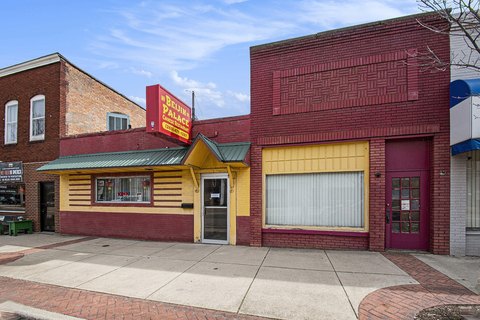 Restaurant with Liquor License