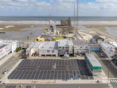Beach Block Parking Lot Opportunity
