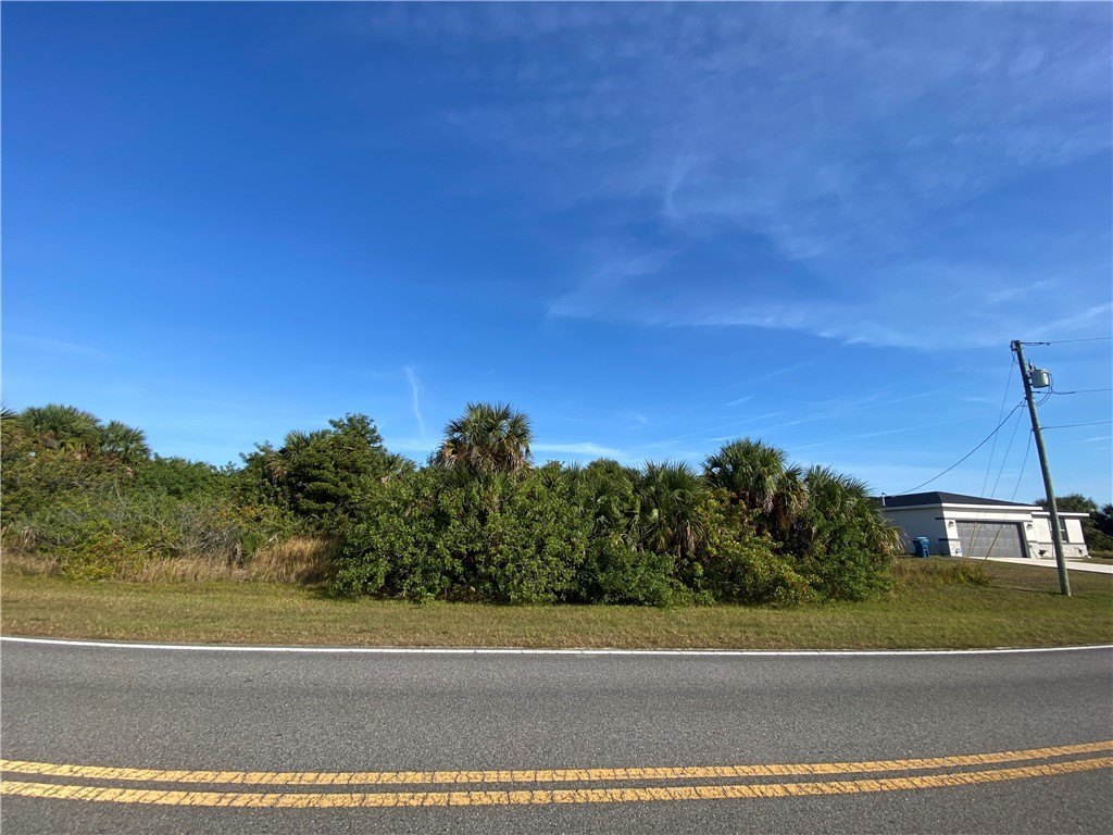 Spacious Lot in Palm Bay