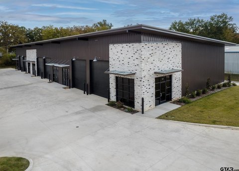 Retail/Flex Space on Broadway