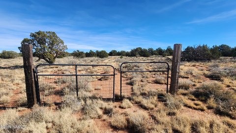 Off-Grid Land with Mountain Views