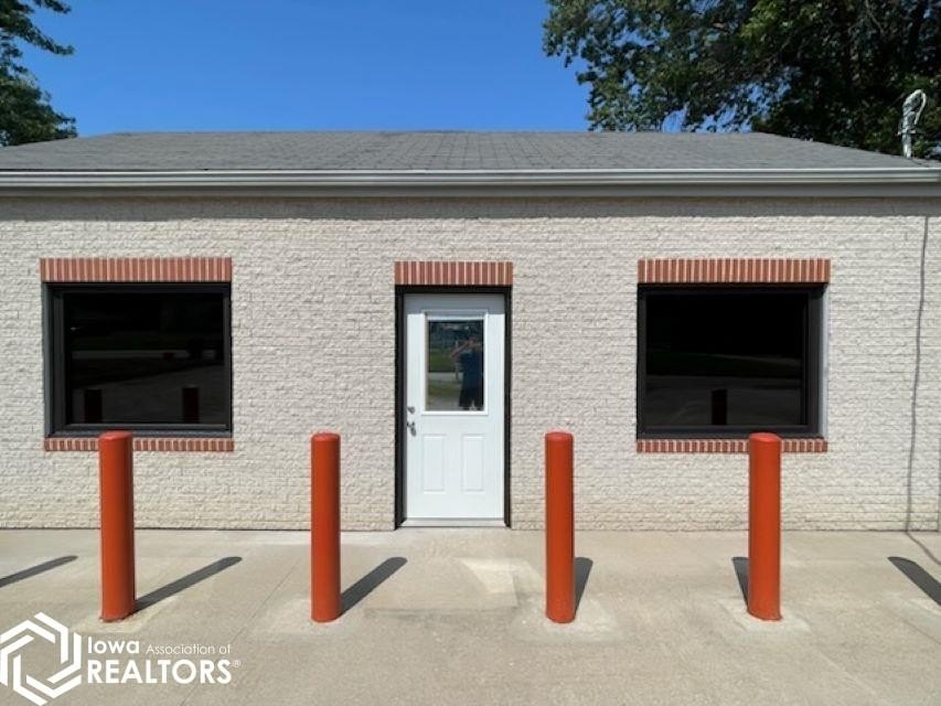 Well-Maintained Commercial Building in Ottumwa