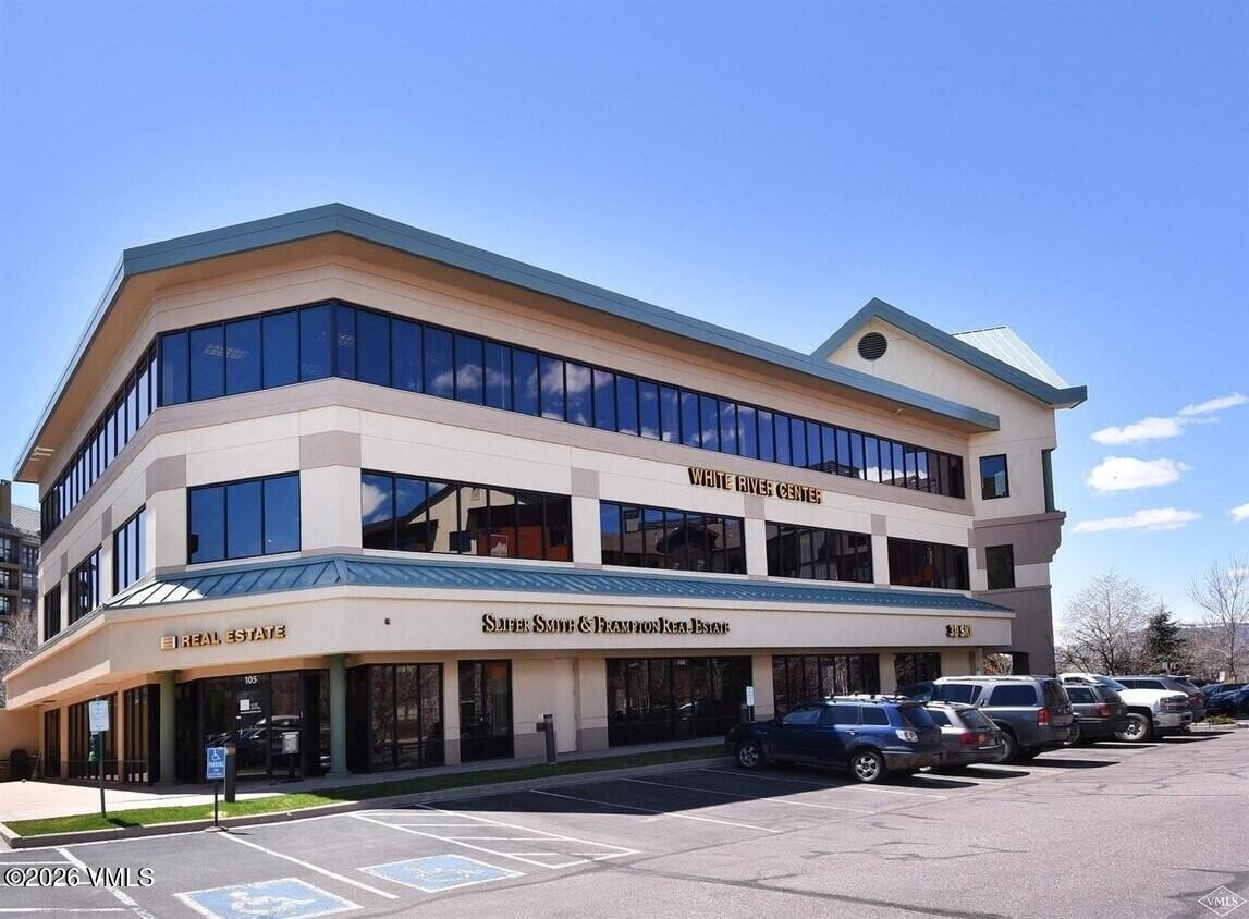 Versatile Commercial Space in Avon