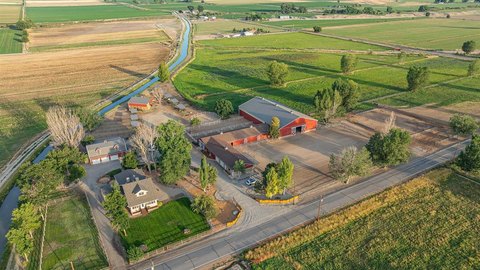 Equestrian Estate with Indoor Arena