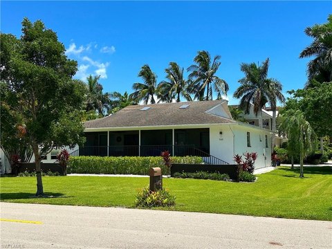 Redevelopment Duplex with Cottages