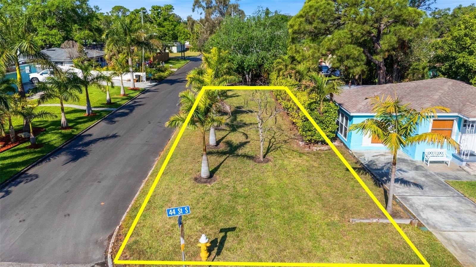 Residential Land in Gulfport, FL