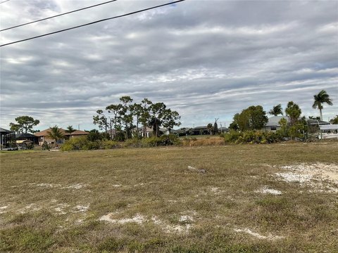 Waterfront Lot in Cape Coral