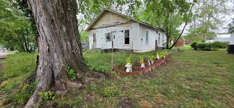 LAND - Bungalow - Mcleansboro, IL