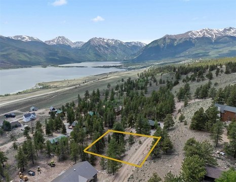 Land with Sweeping Mountain Views