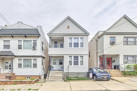 7-Bedroom Duplex with Garage