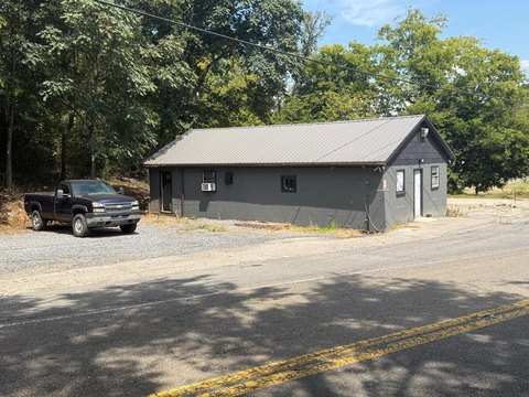 Commercial Building on Highway 321
