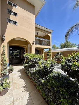 Triplex with Two Rental Units