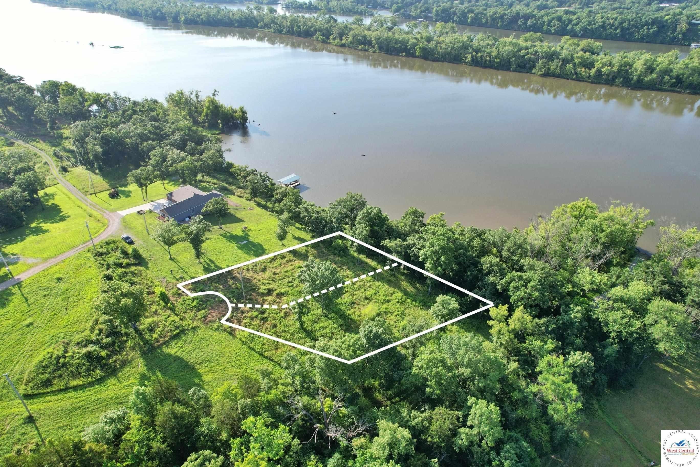 Lakefront Acreage Near Warsaw, Missouri