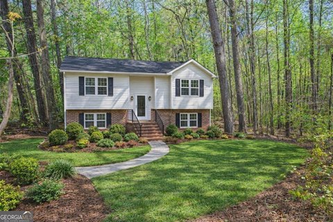 Fairburn, GA Sloping Lot