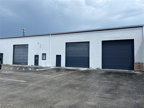 Flex Space With Warehouse Door