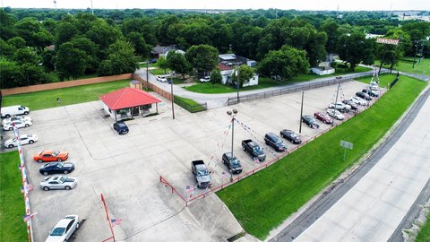 Automotive Parking Lot with Hwy Exposure