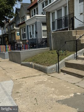 Triplex with Garage on Month-to-Month Leases