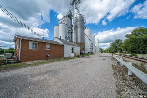 High-Capacity Grain Elevator For Sale