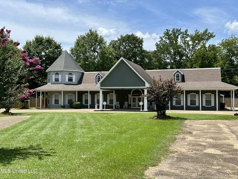 Commercial Building Near Downtown Clinton