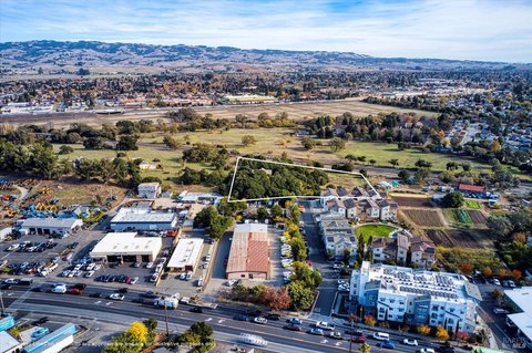 LAND - Petaluma, CA
