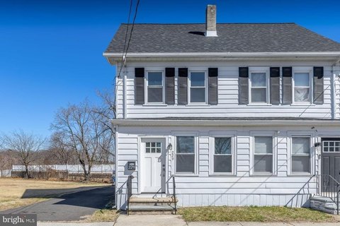Renovated Three-Bedroom Twin Home