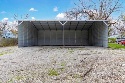 Pole Barn on Compact Lot