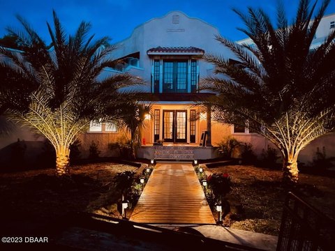 Renovated Daytona Beach Triplex