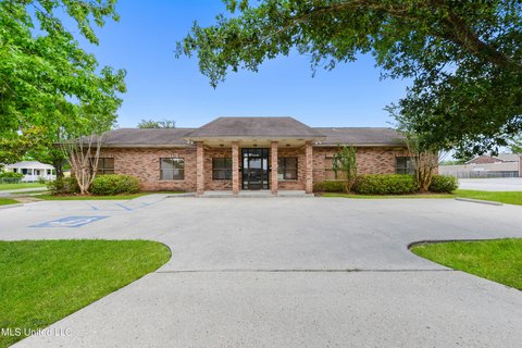 Commercial Building in Waveland, MS