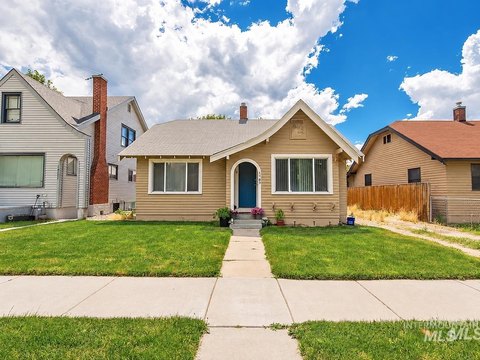Triplex with Rear Cottage