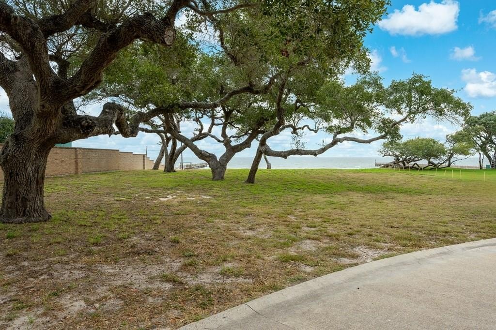 Residential Land in Royal Oaks