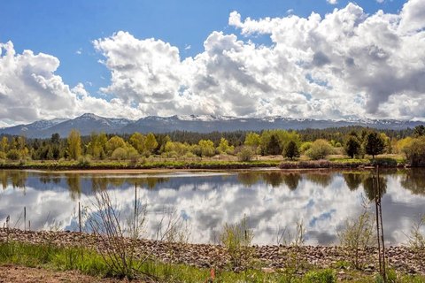 Waterfront Building Site in Cascade