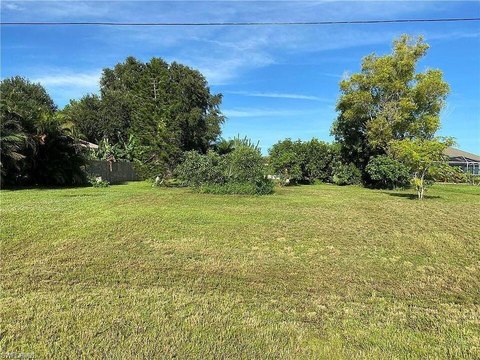 Commercial Land in Cape Coral