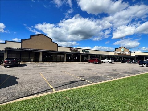 Retail Storefront in Shopping Center