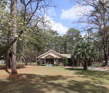 Income-Producing Property on 10.52 Acres