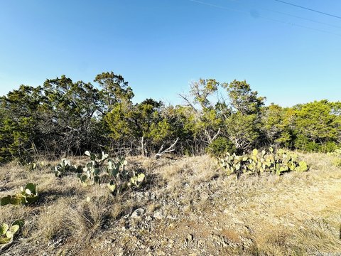Land, Lakehills, TX