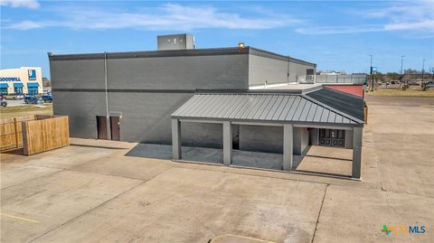 Prime Commercial Property on Houston Highway