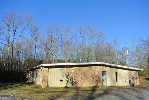 Versatile Commercial Building for Lease