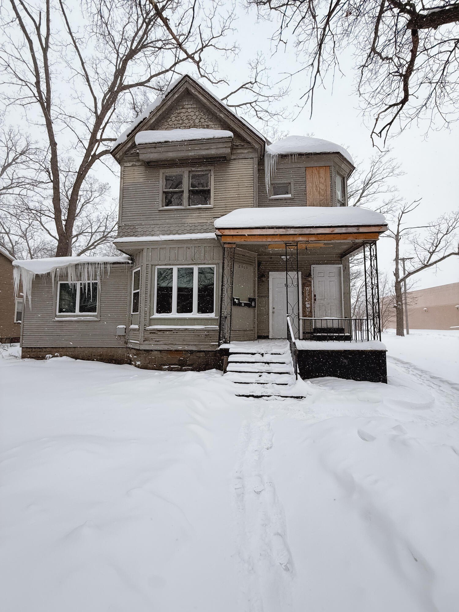 Well-Maintained Triplex in Muskegon Heights