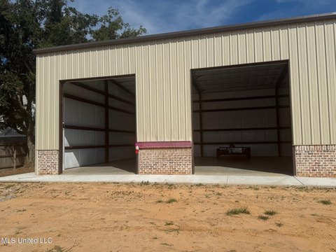 New Commercial Building in D'Iberville