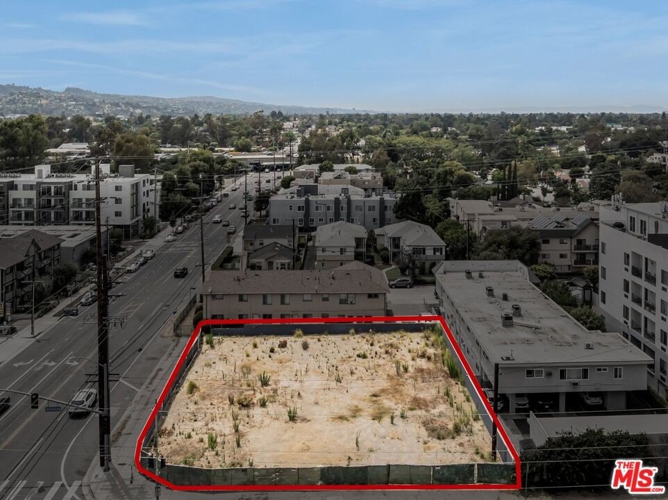 11003 Moorpark St, North Hollywood, CA 91602-2117