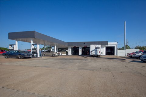 Alon Gas Station with Five Bays