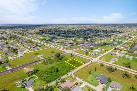 Commercial Land in Cape Coral