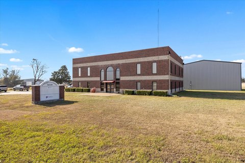 Multi-Tenant Airport-Adjacent Office Building