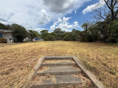 Level Commercial Land