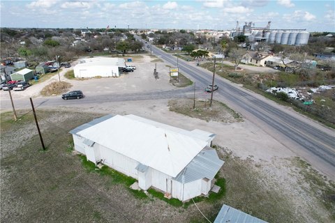 Versatile Commercial Building in Mathis, TX