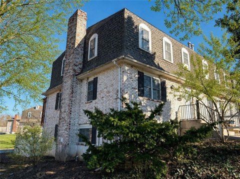 Multi-Family Townhome with Separate Units