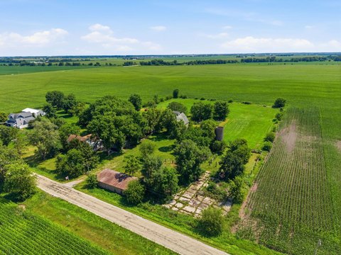 LAND - Manteno, IL