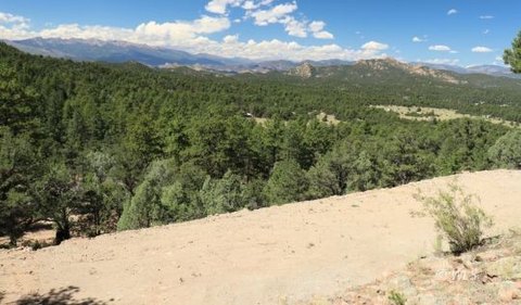 Mountainous 5.28-Acre Retreat