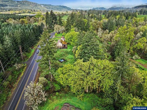 Lyons Land with Mountain Views