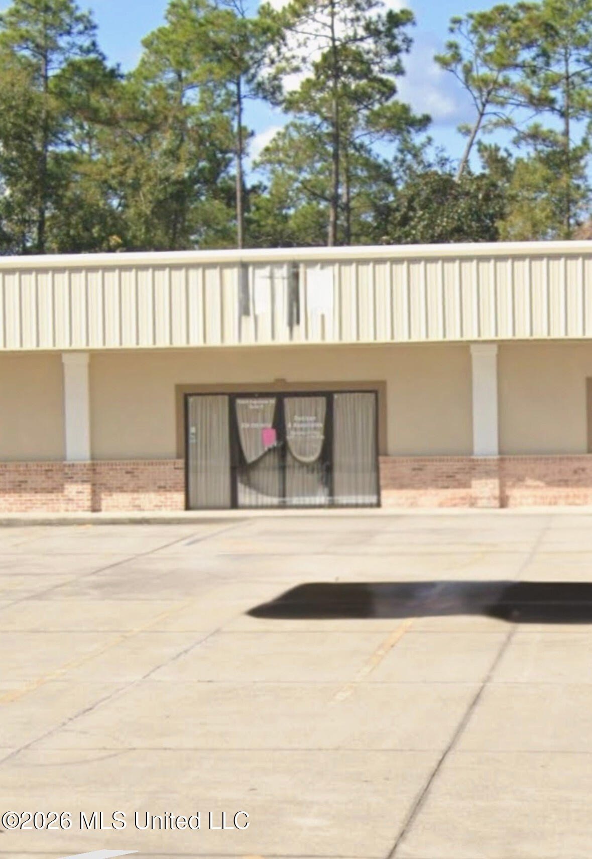 Commercial Space in Growing Area